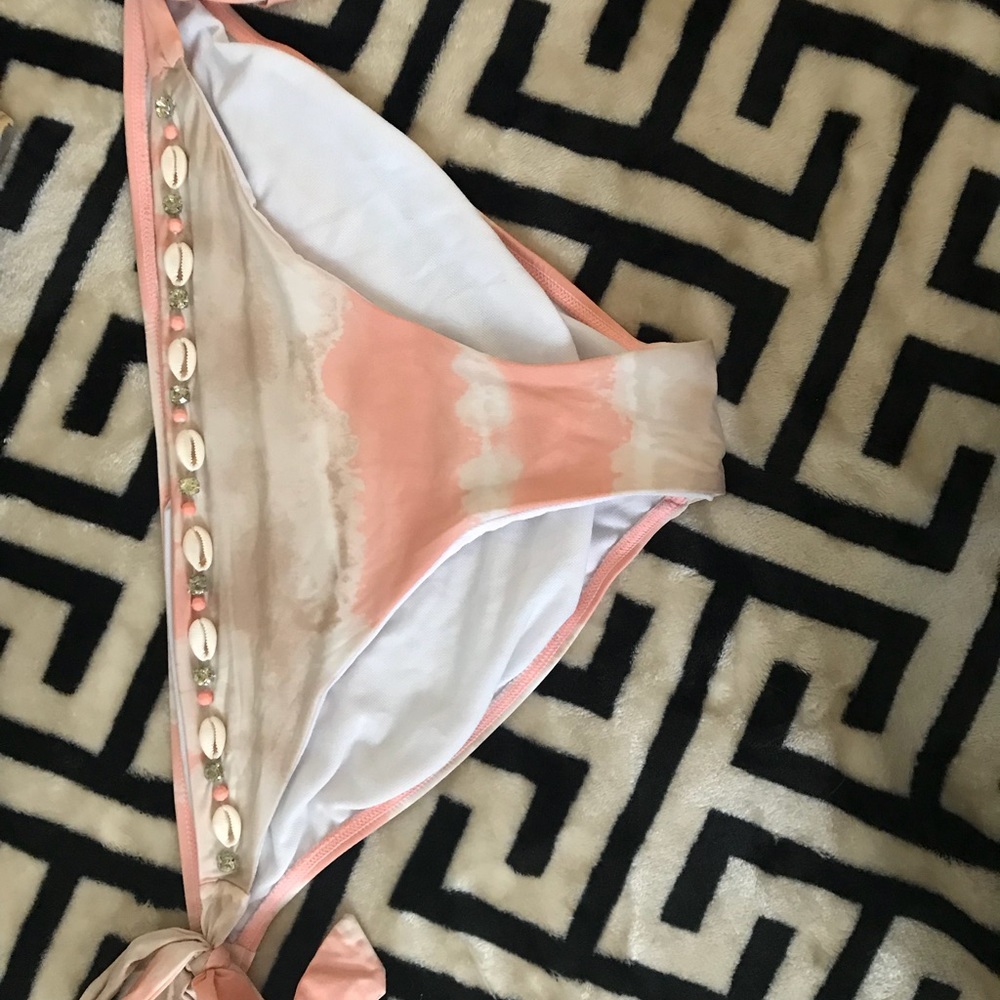 Bathing suits - Picture 2 of 5
